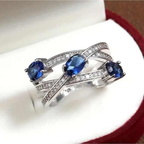 Stunning Sapphire Cubic Zirconia ring sz 7 - Picture 1 of 6